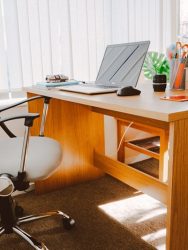 Ukuran Meja Staff Kantor yang Ideal, Kerja Lebih Nyaman